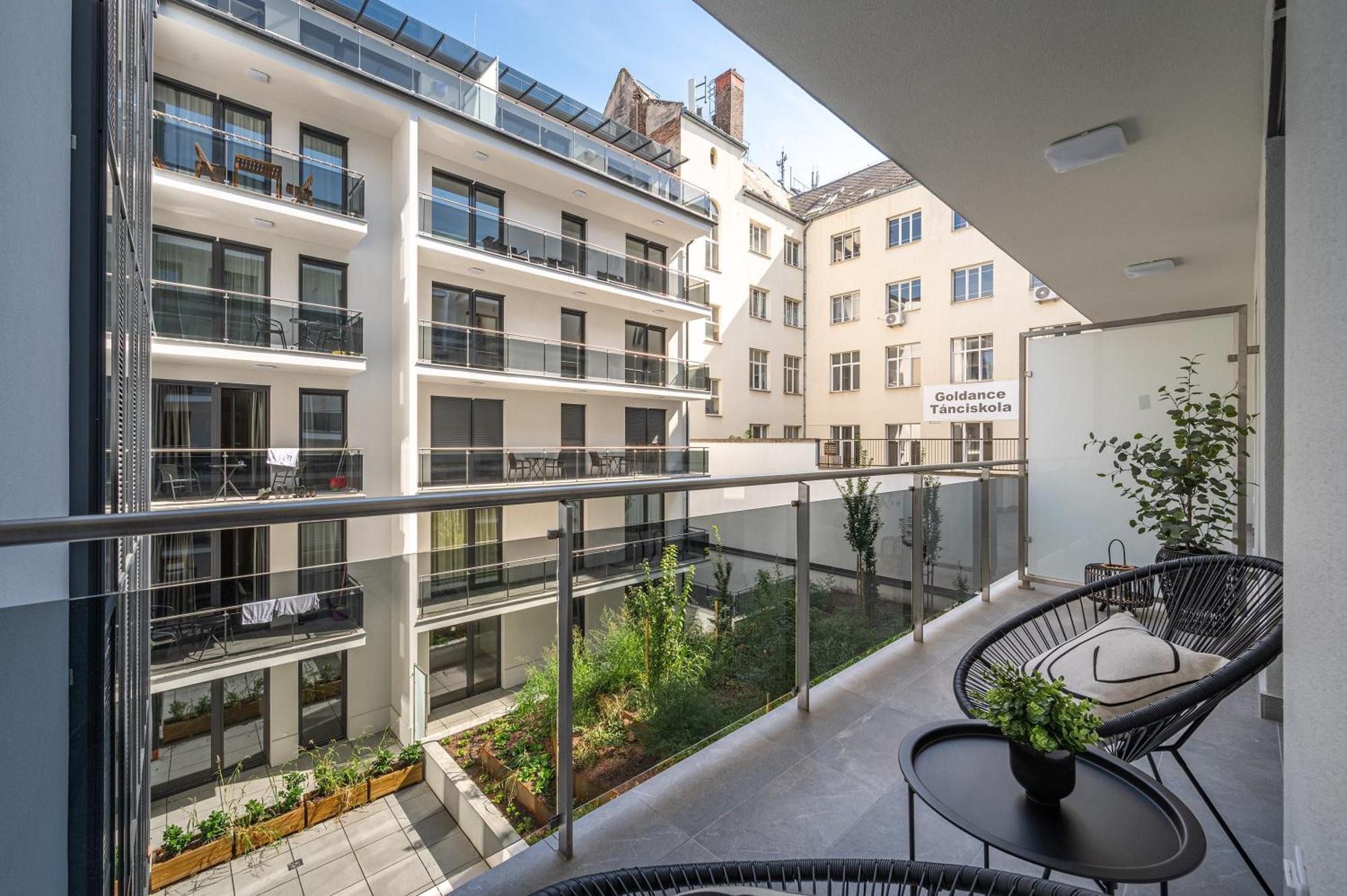 Condo With Balcony @ Downtown Budapest Exteriör bild