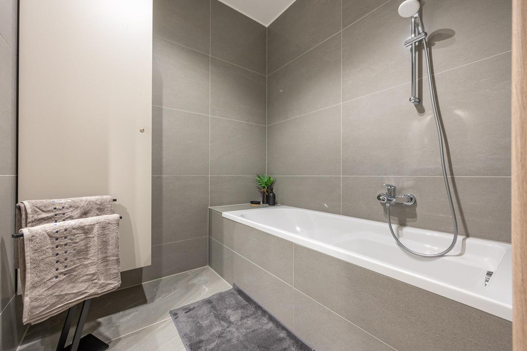 Condo With Balcony @ Downtown Budapest Exteriör bild